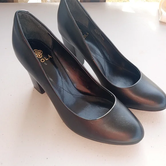 Isola Elegant Black Pumps - Picture 10 of 13